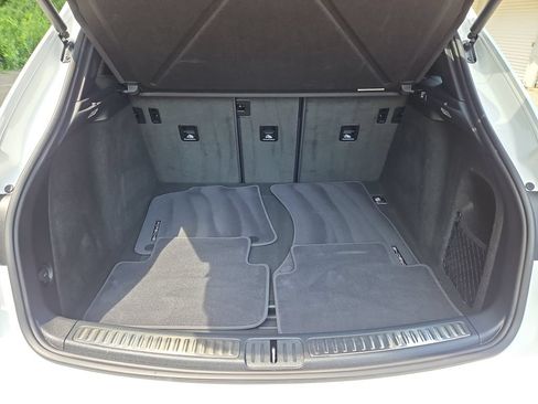 Certified 2026 Porsche Macan AWD/4WD image 36