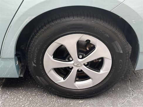 Used 2014 Toyota Prius Two image 19