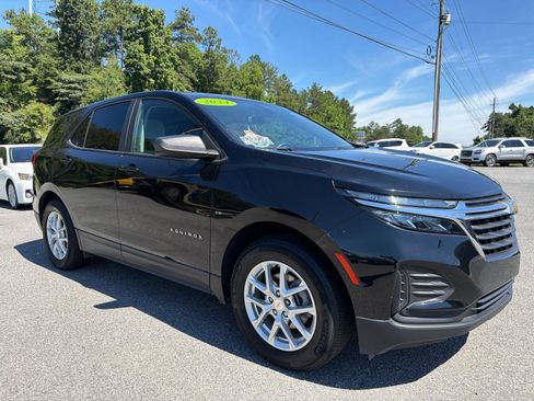 Used 2024 Chevrolet Equinox LS w/ LS Convenience Package FWD image 3