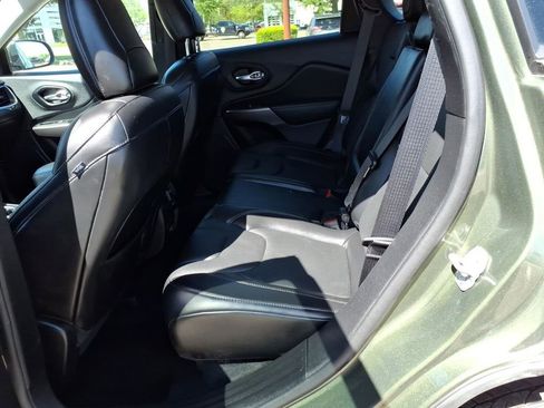 Used 2021 Jeep Cherokee Latitude Lux w/ Comfort/Convenience Group AWD/4WD image 11