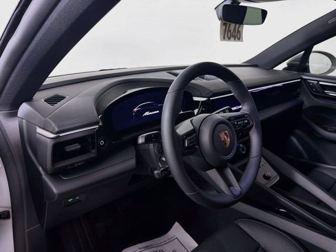 Used 2026 Porsche Macan Electric RWD image 4