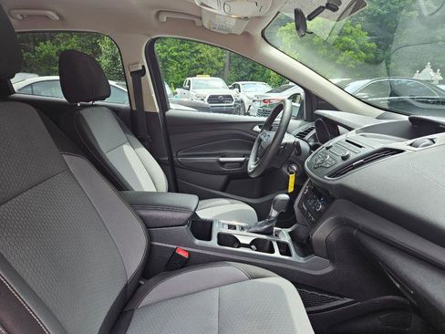 Used 2017 Ford Escape SE image 40