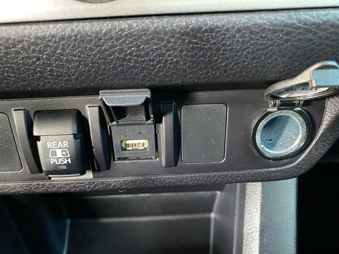 Used 2020 Toyota Tacoma SR5 RWD image 18