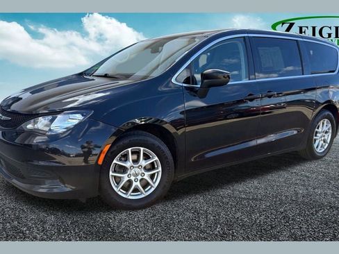 Used 2022 Chrysler Voyager LX FWD image 1