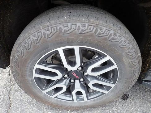 Used 2024 GMC Yukon XL AT4 w/ Technology Package AWD/4WD image 10