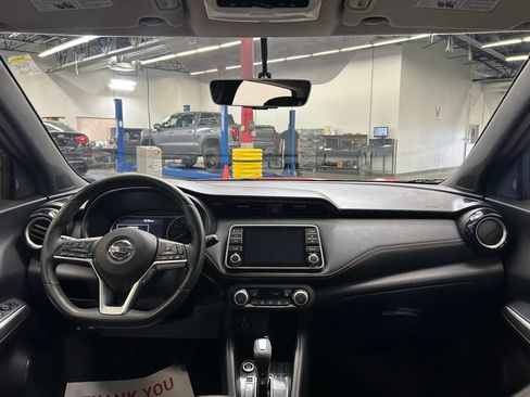 Used 2019 Nissan Kicks SR w/ SR Premium Package FWD image 18