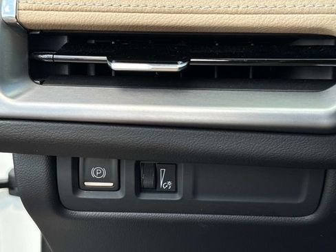 Certified 2024 Cadillac XT4 Luxury w/ Cold Weather Package FWD image 28