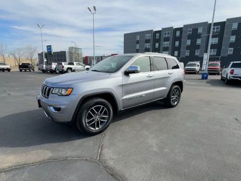 Used 2017 Jeep Grand Cherokee Limited image 4
