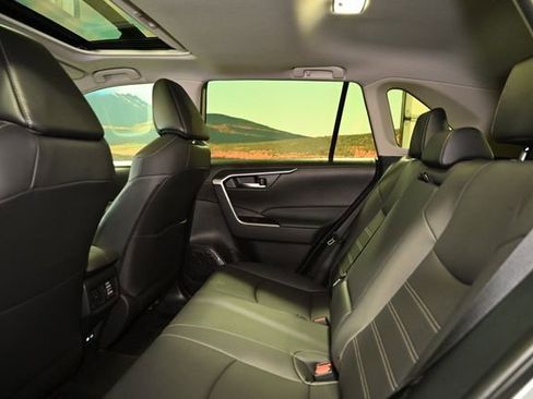 Used 2025 Toyota RAV4 XLE Premium image 47