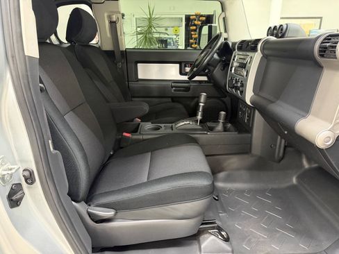 Used 2007 Toyota FJ Cruiser 4WD image 17