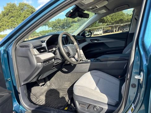 Used 2025 Toyota Camry LE w/ Convenience Package AWD/4WD image 7