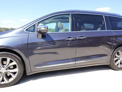 Used 2020 Chrysler Pacifica Limited w/ Tire & Wheel Group image 37