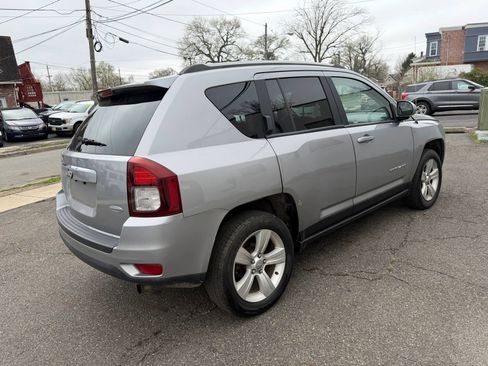 Used 2017 Jeep Compass Latitude AWD/4WD image 6