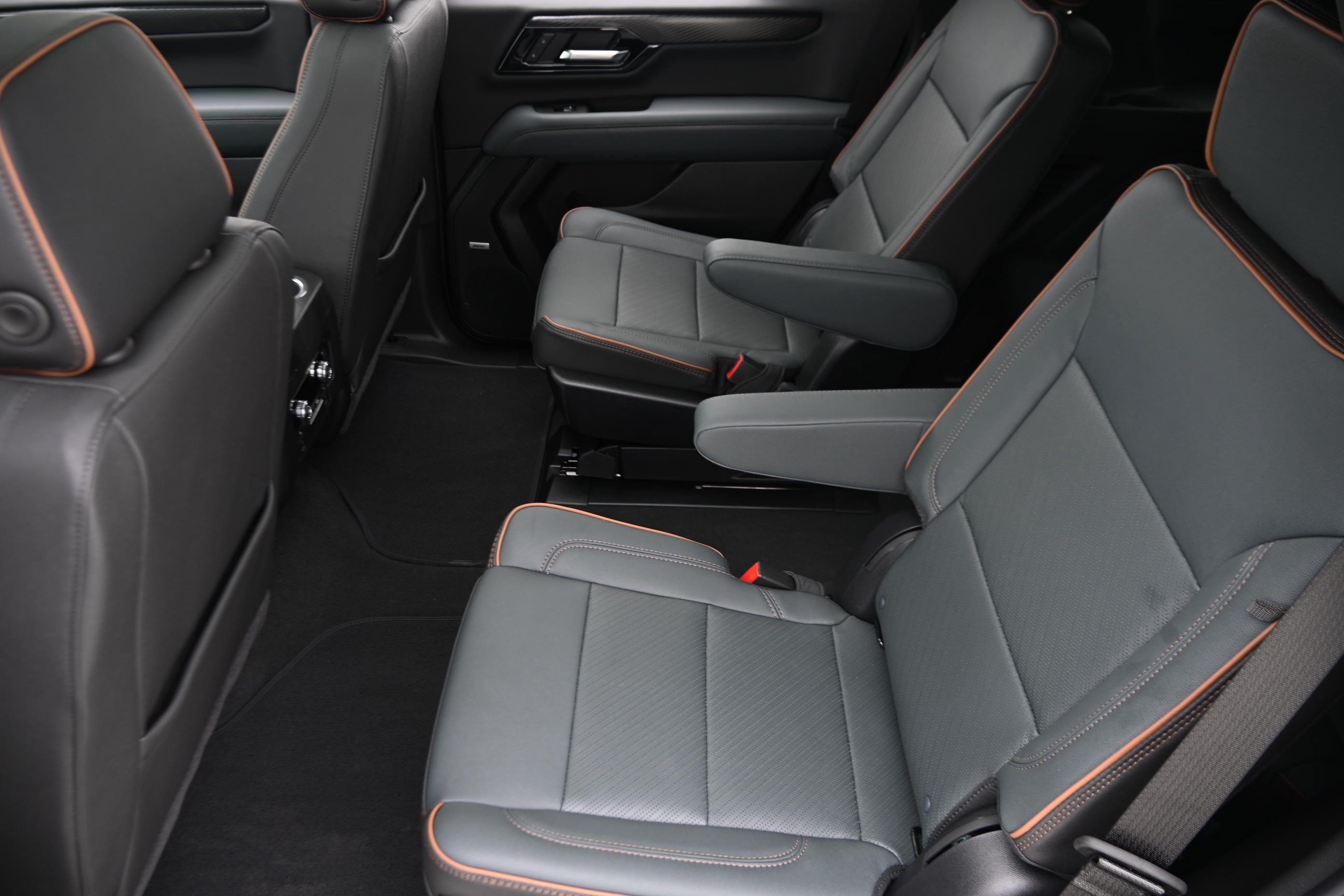 Used 2027 GMC Yukon AT4 w/ Technology Package AWD/4WD image 14