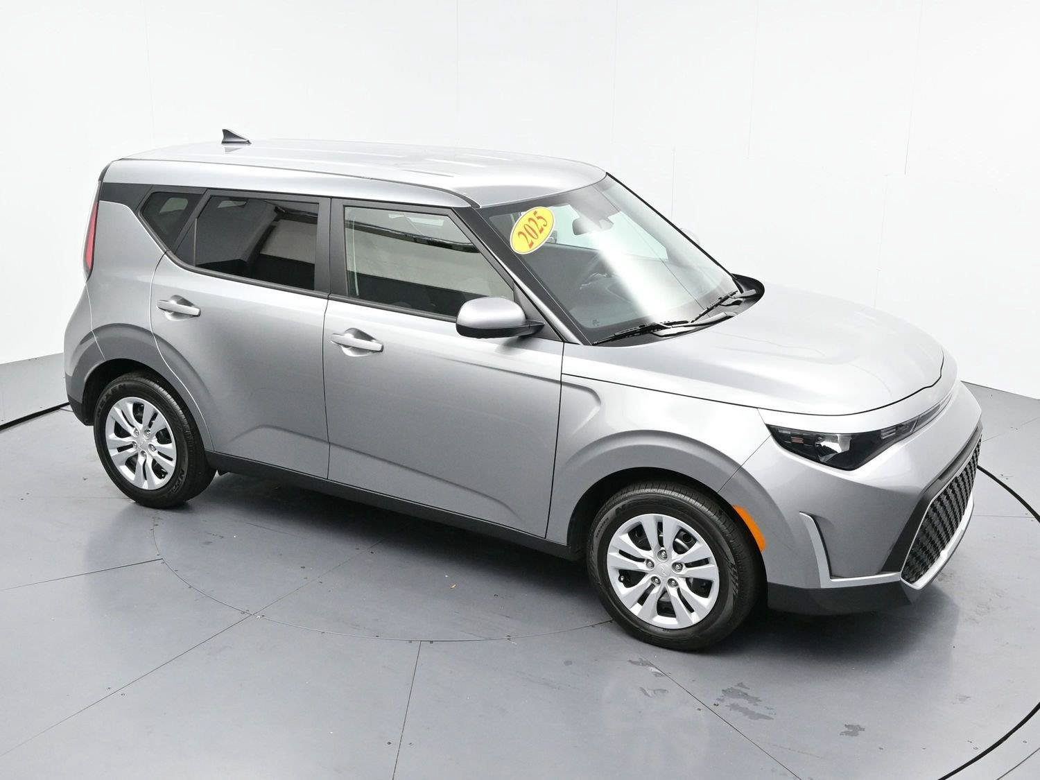 Used 2025 Kia Soul LX FWD image 34