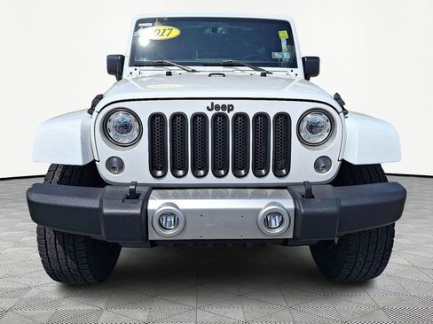 Used 2017 Jeep Wrangler Unlimited Sahara w/ Connectivity Group AWD/4WD image 2