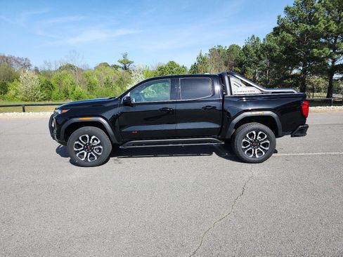 Used 2025 GMC Canyon AT4 w/ Nightfall Edition image 2