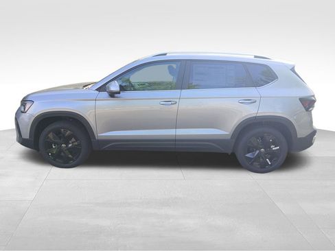 New 2026 Volkswagen Taos SE FWD image 2