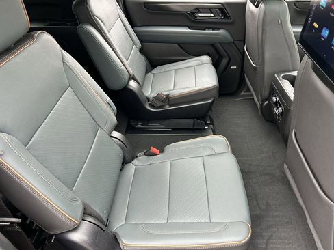 Used 2025 GMC Yukon XL AT4 w/ AT4 Premium Plus Package AWD/4WD image 28