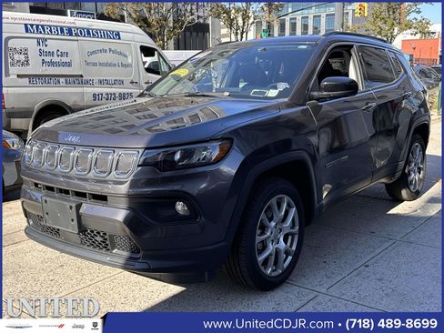 Used 2022 Jeep Compass Latitude image 8