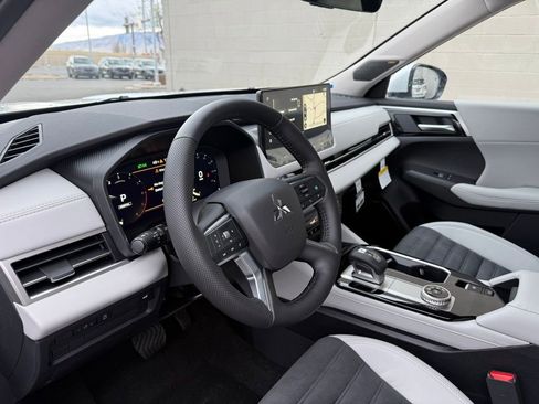 New 2026 Mitsubishi Outlander SE image 21