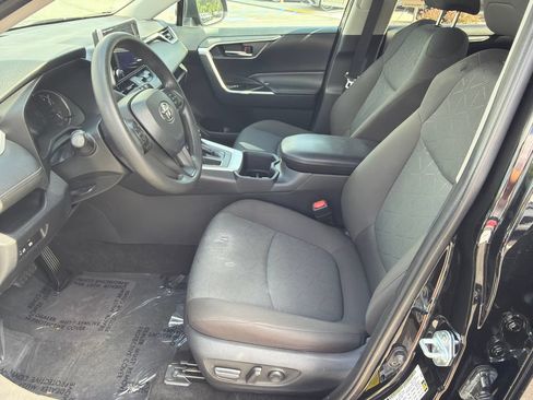 Used 2024 Toyota RAV4 XLE FWD image 11