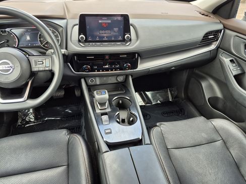 Certified 2021 Nissan Rogue SV FWD image 16