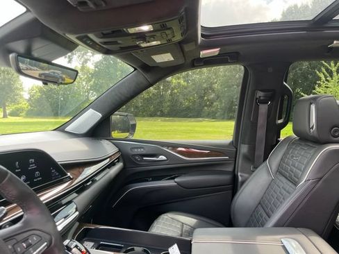 Used 2023 Cadillac Escalade Sport Platinum w/ Heavy-Duty Trailer Package AWD/4WD image 18