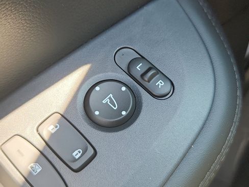 New 2027 Honda HR-V LX image 16