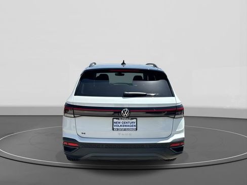 New 2026 Volkswagen Taos SE FWD image 4