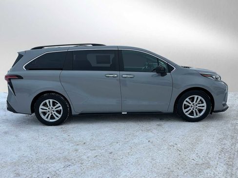 Used 2023 Toyota Sienna XSE image 2