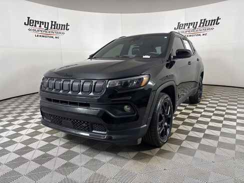 Used 2022 Jeep Compass Altitude w/ Convenience Group image 1
