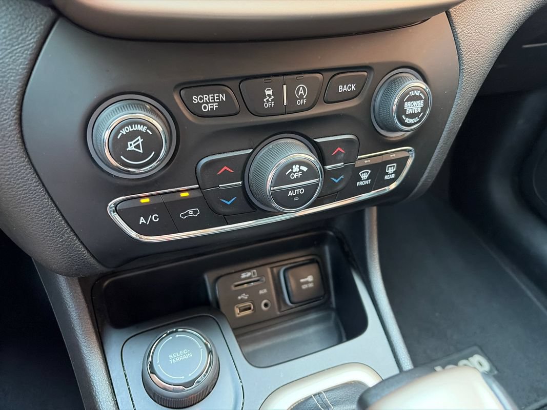 Used 2017 Jeep Cherokee Limited AWD/4WD image 12