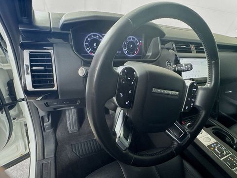 Used 2020 Land Rover Discovery SE image 11