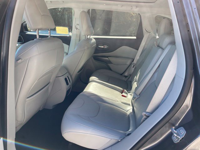 Used 2019 Jeep Cherokee Limited w/ Luxury Group AWD/4WD image 20
