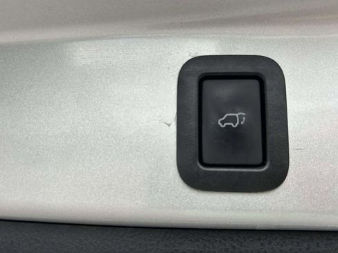 Used 2017 Toyota Highlander Limited FWD image 19