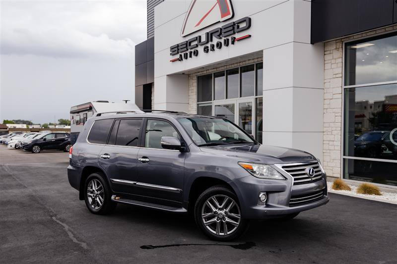 Used 2015 Lexus LX 570 4WD w/ Luxury Package image 2