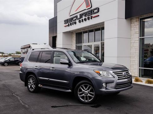 Used 2015 Lexus LX 570 4WD w/ Luxury Package image 2