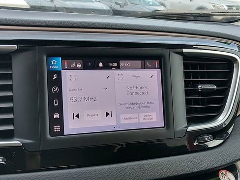 Used 2022 Chrysler Voyager LX FWD image 18