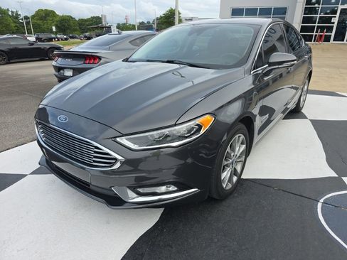 Used 2017 Ford Fusion Energi SE FWD image 2