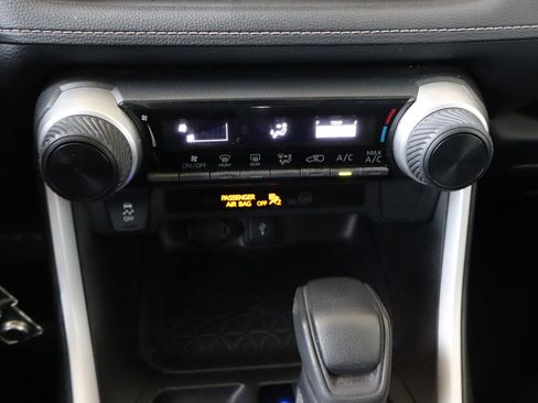 Used 2022 Toyota RAV4 LE image 27