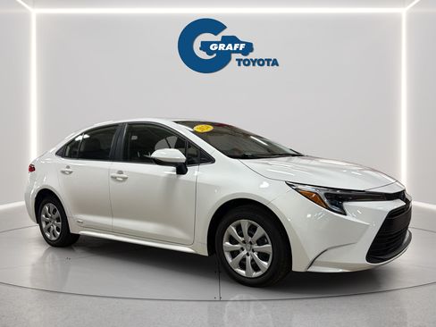 Used 2024 Toyota Corolla LE AWD/4WD image 5