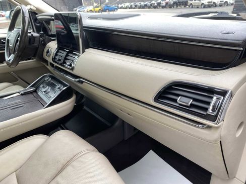 Used 2018 Lincoln Navigator L Reserve w/ Technology Package image 31