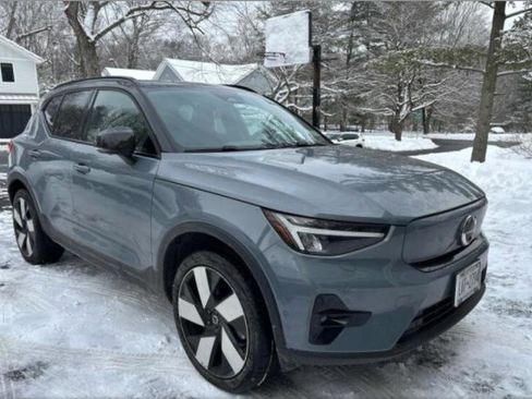 Used 2023 Volvo XC40 Recharge Ultimate image 2