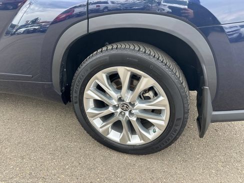 Used 2021 Toyota Highlander Limited AWD/4WD image 9