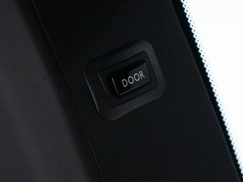 New 2025 Rolls-Royce Cullinan Black Badge w/ Leather Finishing Pack image 35