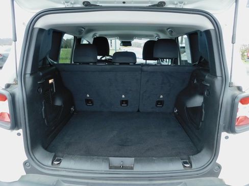 Used 2023 Jeep Renegade Latitude w/ Premium Group image 12