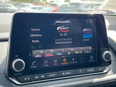 Used 2025 Nissan Rogue SV w/ SV Premium Package AWD/4WD image 24