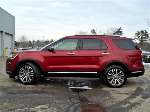 Used 2018 Ford Explorer Platinum image 2