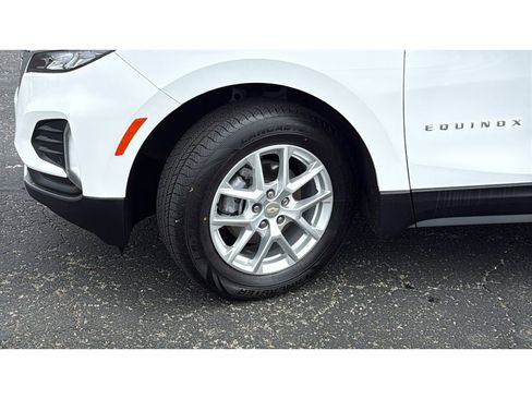 Used 2024 Chevrolet Equinox LT FWD image 12